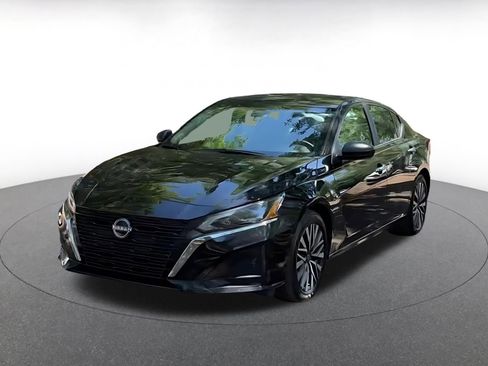 Used 2025 Nissan Altima 2.5 SV image 7