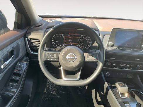 Used 2023 Nissan Rogue SV image 17