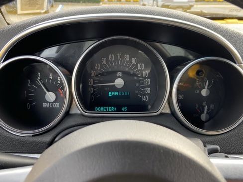 Used 2004 Chevrolet SSR w/ Preferred Equipment Group image 13