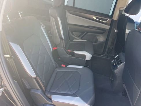 Certified 2025 Volkswagen Atlas Peak Edition SE image 31