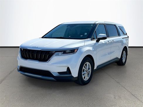 Used 2024 Kia Carnival LX image 3