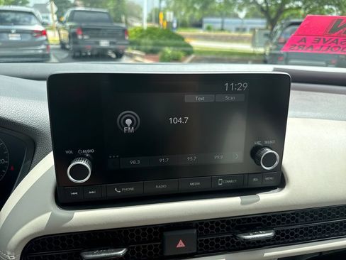 Certified 2025 Honda HR-V LX image 33