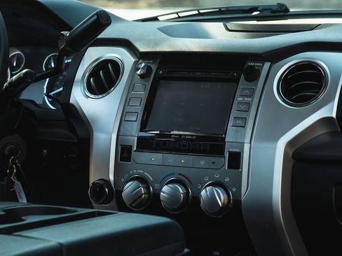 Used 2014 Toyota Tundra SR5 image 6