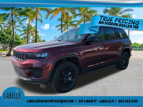 Used 2024 Jeep Grand Cherokee Altitude AWD/4WD image 8