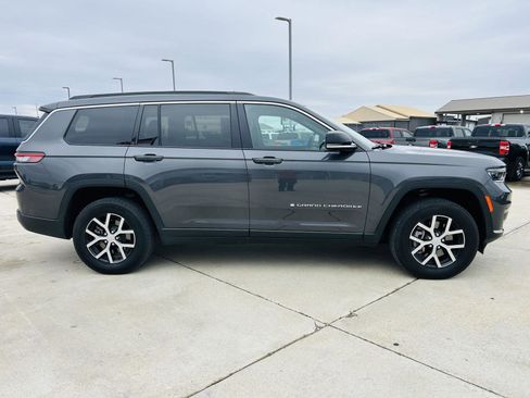 Used 2025 Jeep Grand Cherokee L Limited AWD/4WD image 45