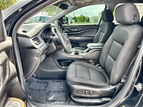 Used 2022 GMC Acadia SLE w/ Driver Convenience Package FWD image 2