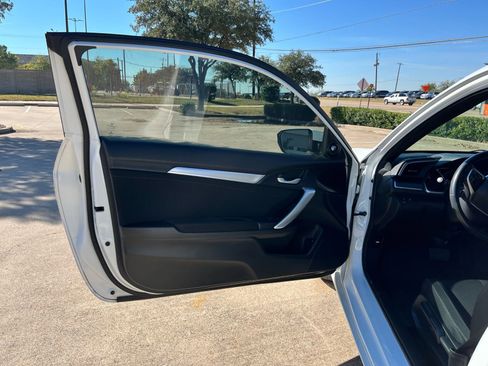 Used 2019 Honda Civic EX image 10