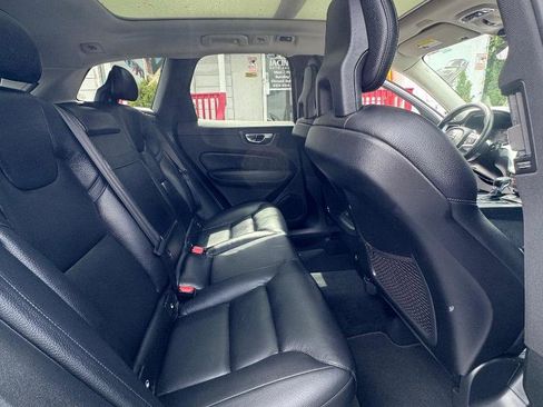 Used 2018 Volvo XC60 T5 Momentum w/ Vision Package AWD/4WD image 27