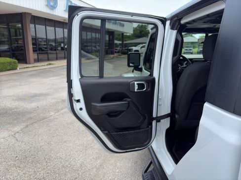 Used 2021 Jeep Gladiator Sport AWD/4WD image 12