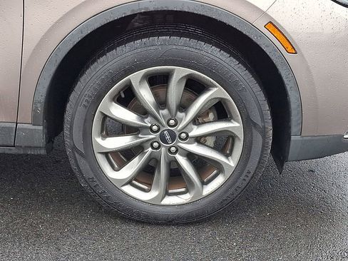 Used 2021 Lincoln Corsair AWD w/ Premium Package image 9