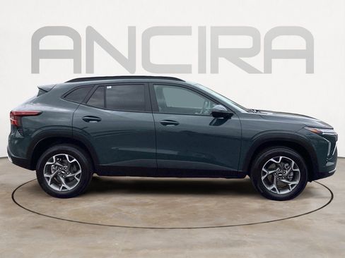 Used 2025 Chevrolet Trax LT FWD image 15