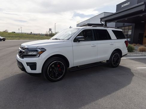 Used 2023 Ford Expedition Limited image 3
