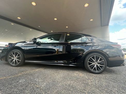 Used 2024 Toyota Camry SE image 5