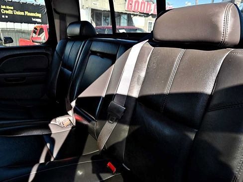 Used 2007 GMC Sierra 3500 SLT w/ Entertainment Package RWD image 9