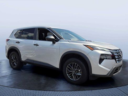 Used 2024 Nissan Rogue S FWD image 1