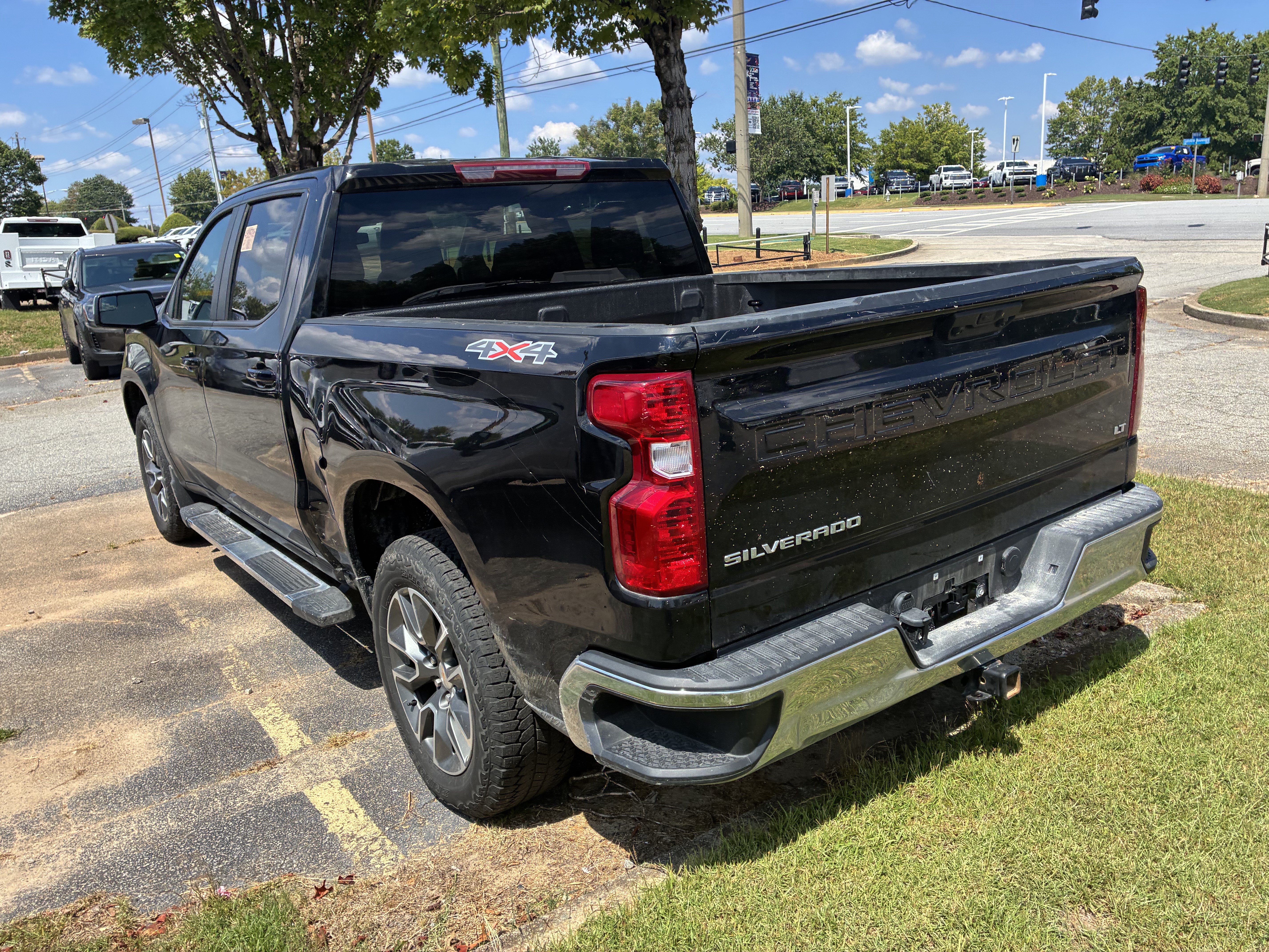Used 2024 Chevrolet Silverado 1500 LT AWD/4WD image 6