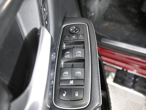 Used 2019 RAM 1500 Laramie AWD/4WD image 19