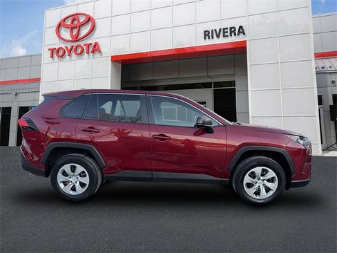 Used 2022 Toyota RAV4 LE image 4