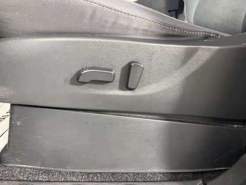 Used 2024 Nissan Frontier SV image 27