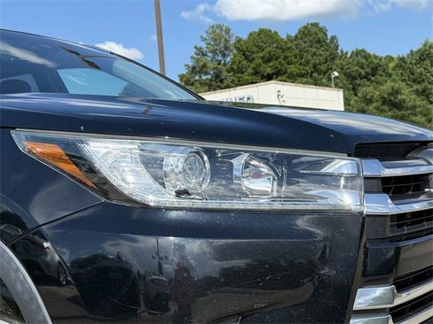 Used 2019 Toyota Highlander Limited image 3