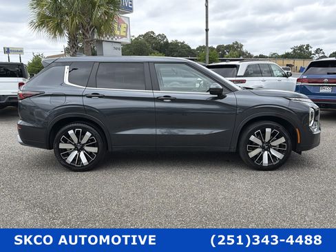 Used 2025 Mitsubishi Outlander SE FWD image 6