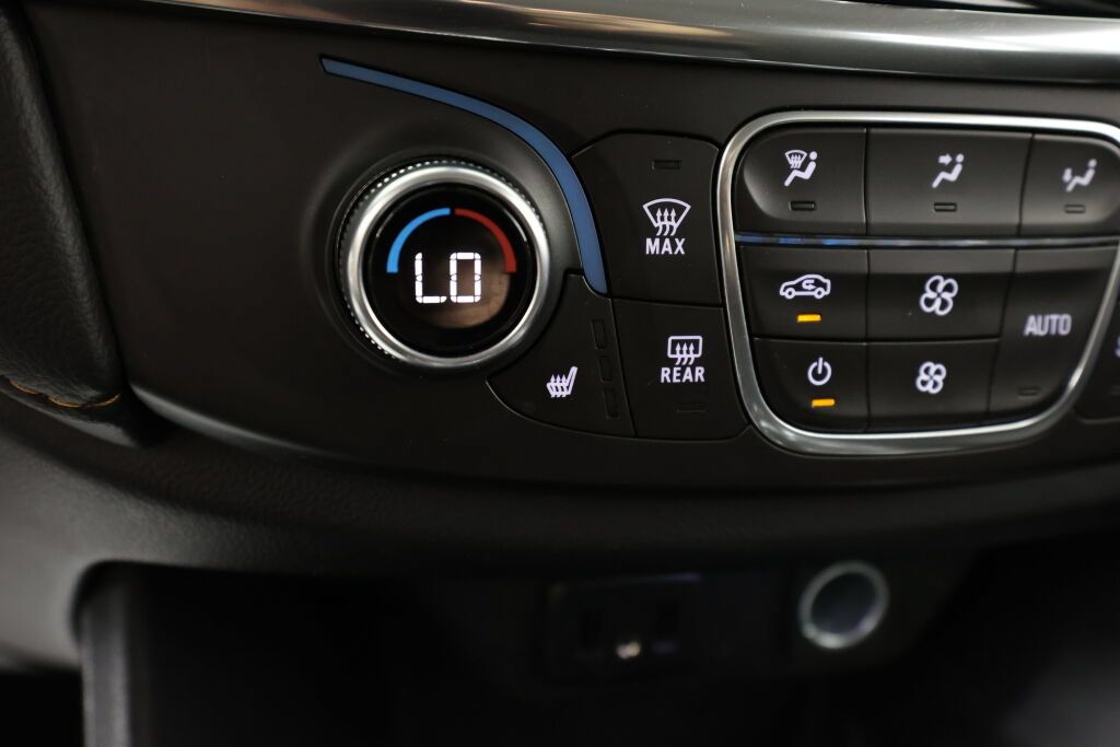 Used 2018 Chevrolet Traverse LT FWD image 38
