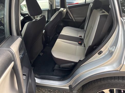 Used 2018 Toyota RAV4 XLE AWD/4WD image 13