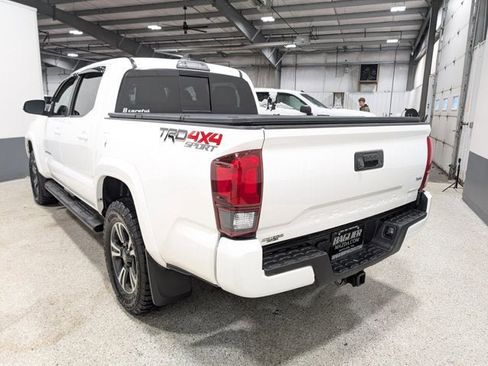 Used 2018 Toyota Tacoma TRD Sport image 5
