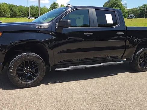 Used 2021 Chevrolet Silverado 1500 Custom Trail Boss AWD/4WD image 2