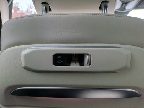 Certified 2024 BMW X7 xDrive40i w/ Executive Package image 40