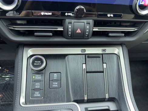 Used 2025 Lexus GX 550 image 28