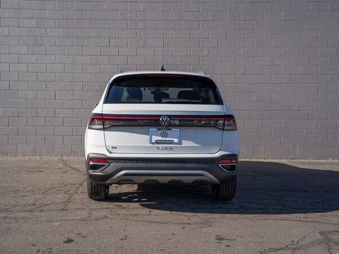 New 2026 Volkswagen Taos SE image 5