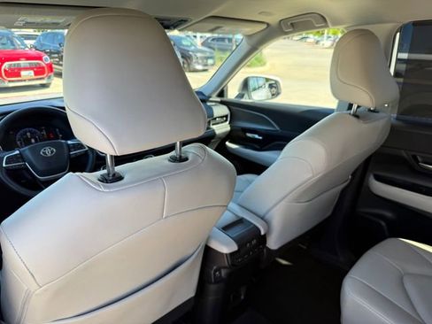 Used 2024 Toyota Grand Highlander XLE image 26