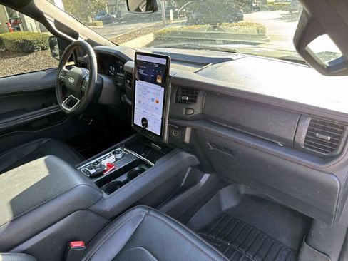 Used 2024 Ford Expedition Max Limited image 16