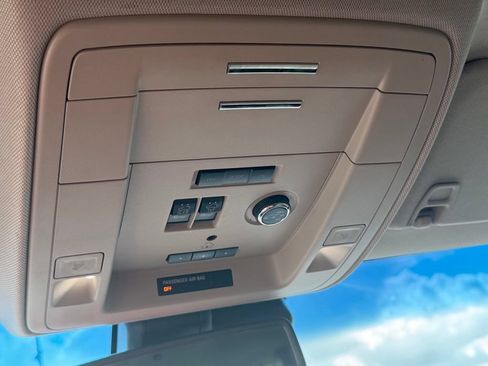 Used 2018 Chevrolet Tahoe Premier AWD/4WD image 29
