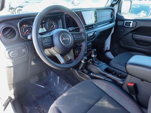 Used 2024 Jeep Wrangler Unlimited Rubicon image 11