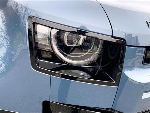 New 2026 Land Rover Defender 110 X-Dynamic SE image 13