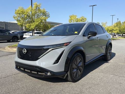 Used 2024 Nissan Ariya FWD image 9