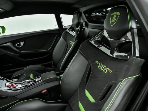 Used 2022 Lamborghini Huracan EVO RWD image 22