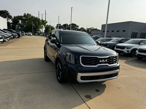 Certified 2025 Kia Telluride S FWD image 10
