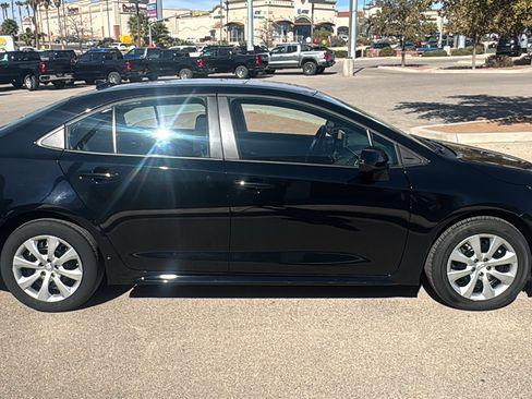 Used 2025 Toyota Corolla LE image 5