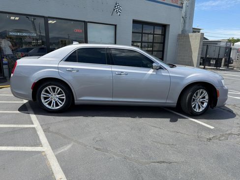 Used 2016 Chrysler 300 C RWD image 8