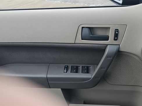 Used 2008 Ford Focus SE image 22