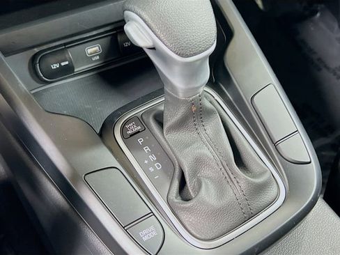 Certified 2025 Kia Soul LX image 16