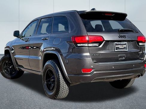 Used 2021 Jeep Grand Cherokee Laredo X image 12