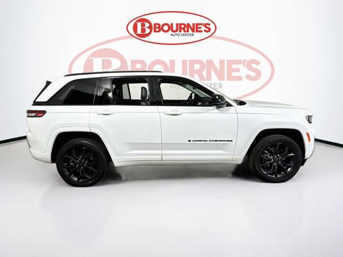 Used 2023 Jeep Grand Cherokee 30th Anniversary image 13