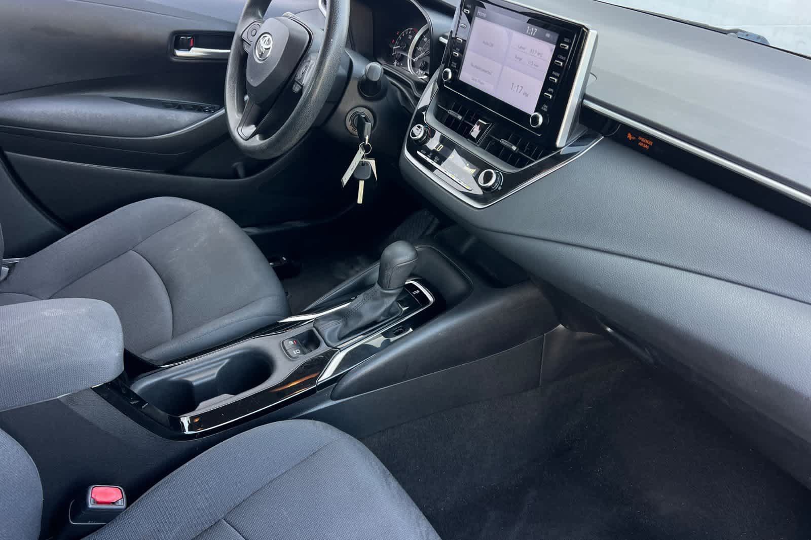 Used 2020 Toyota Corolla LE FWD image 17