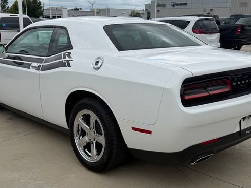 Used 2017 Dodge Challenger SXT RWD image 3