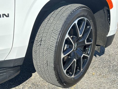 Used 2023 Chevrolet Suburban RST w/ Luxury Package image 12