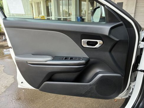 Used 2025 Kia K4 LXS image 18